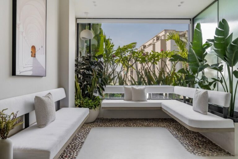  Clinic Interior Design: Create a Professional & Calm Environment