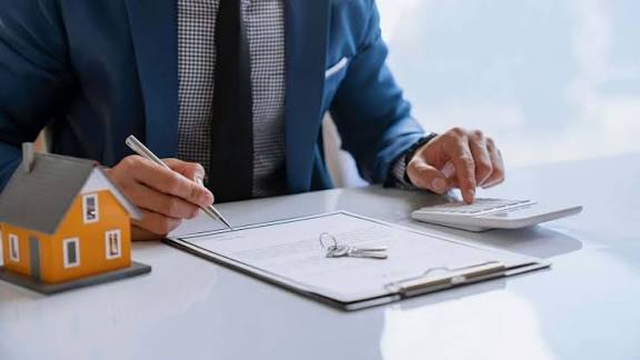 Self-Managing vs Using a Letting Agent: Which Suits Your Situation?